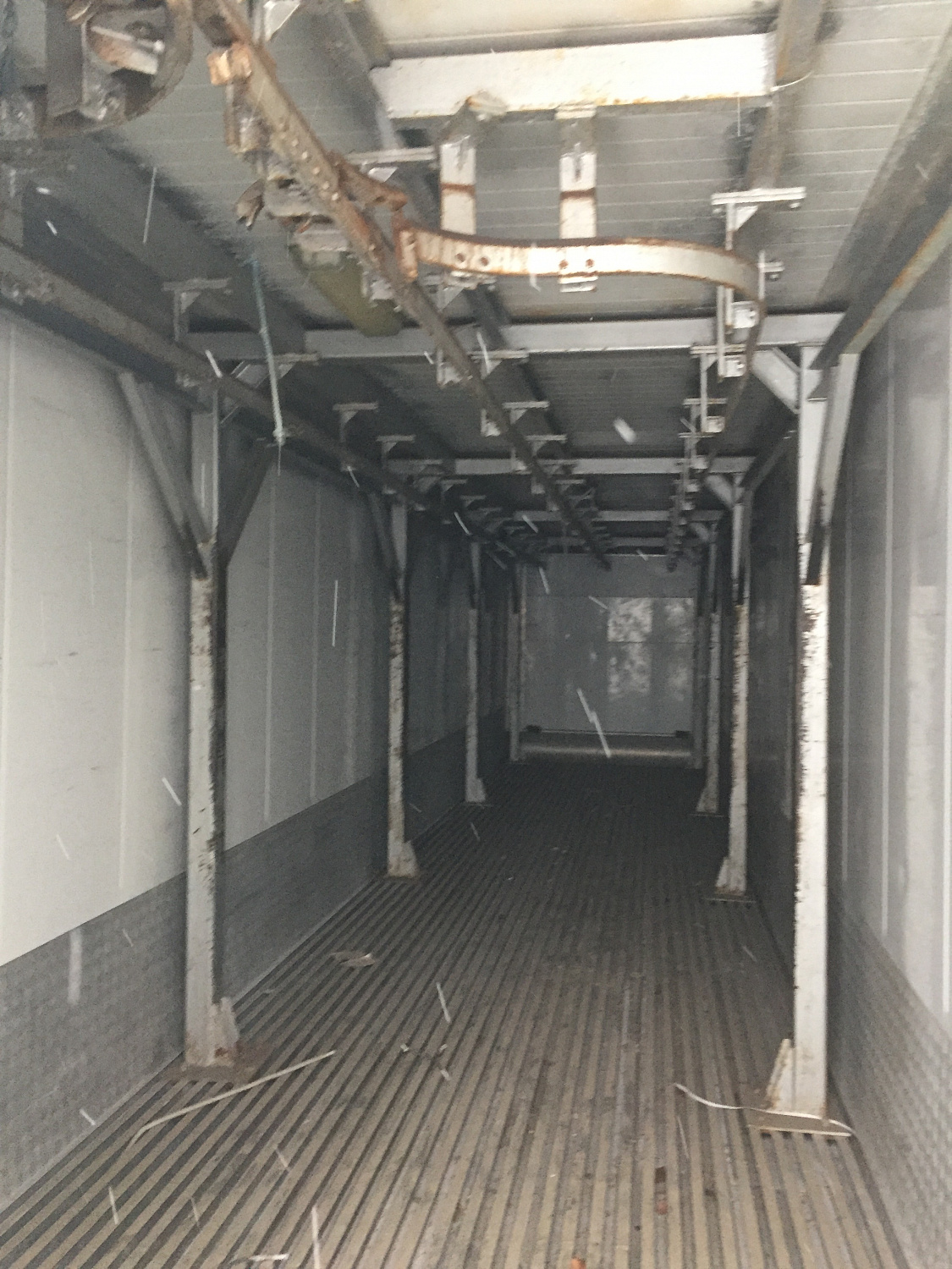 Рефрижераторный контейнер 40 футов с подвесами для полутуш 2001 года выпуска